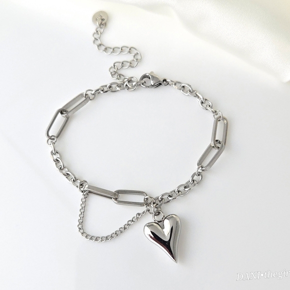 Dani•Thegirl Jewelry - NEW 18K White Gold Silver Tone Chain Link Bracelet with Heart Charm